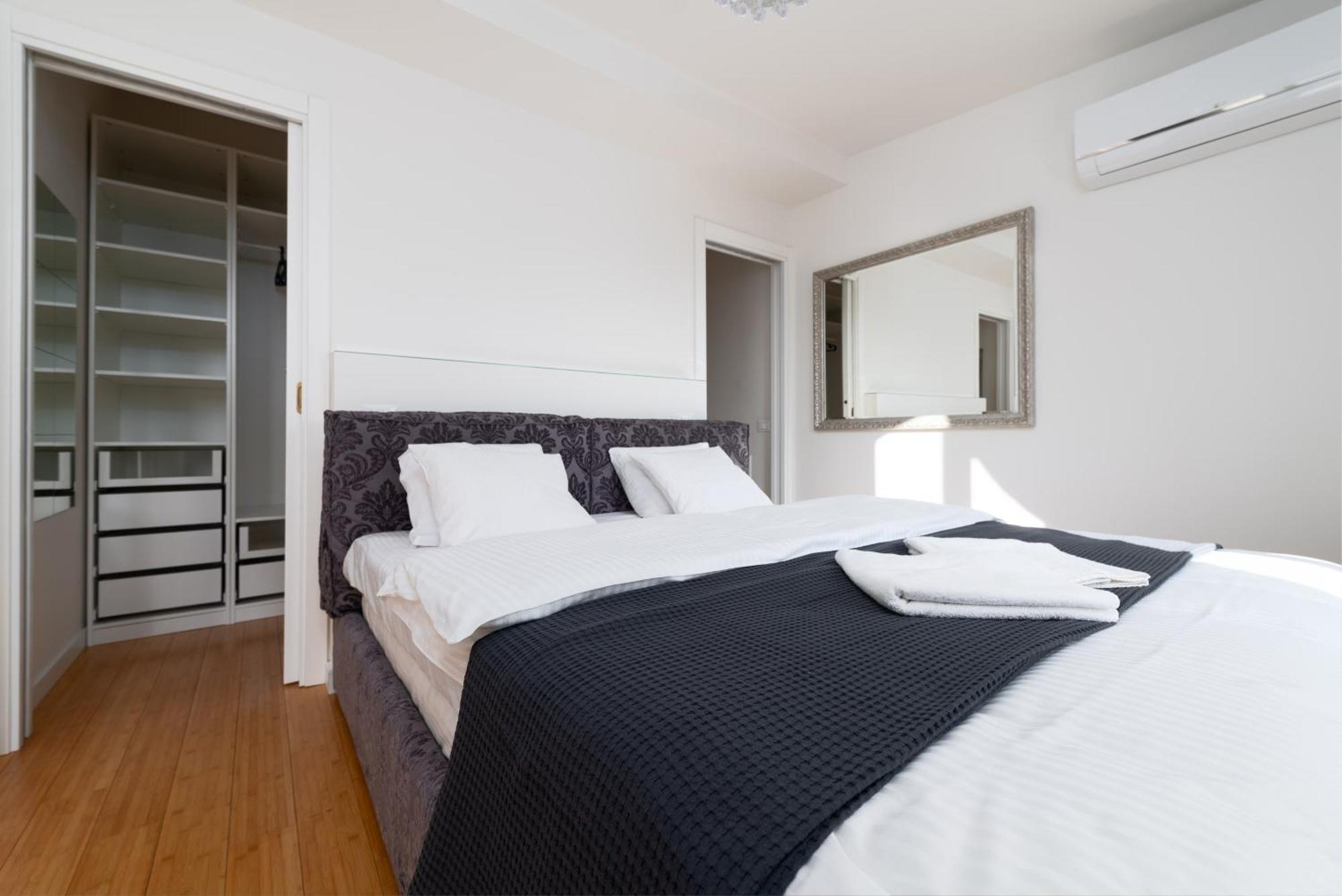Two-level With A Terrace Near The Vltava River Apartment Prag